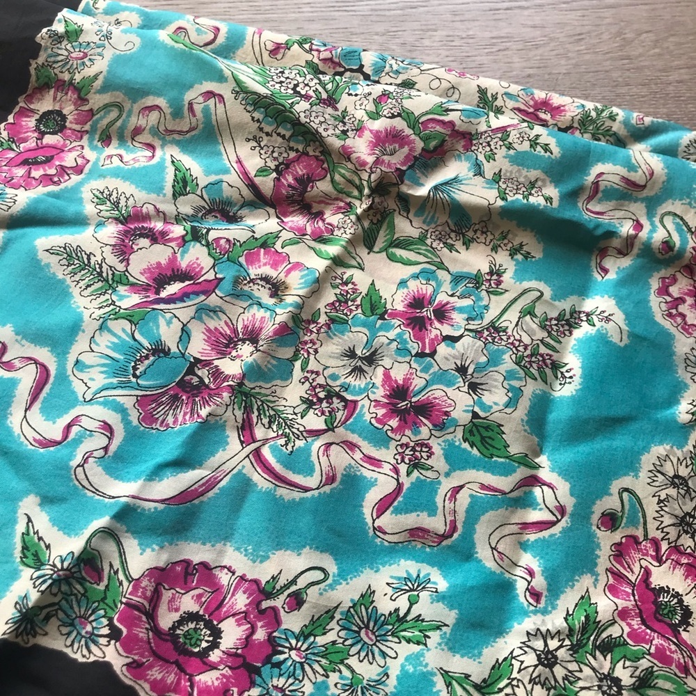 Vintage scarf/wrap - Picture 2 of 6